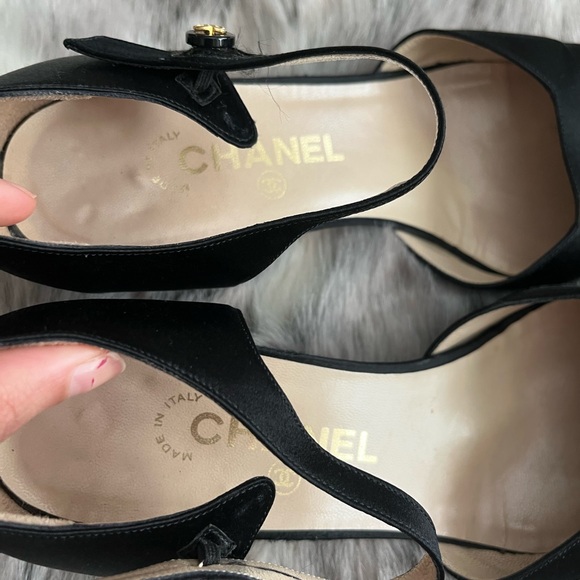 Vintage Chanel black Satin Closed square CC Toe Heels sz 39 - Picture 4 of 9